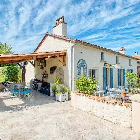Spacieux En Dordogne Avec Piscine Partagee Et Jardin 140 M² *