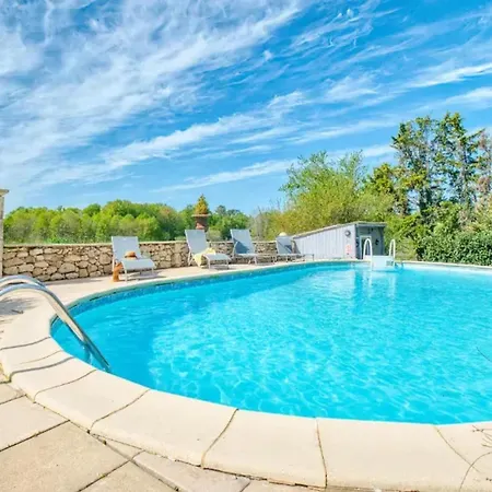 Charmante A Avec Piscine Partagee Bosset