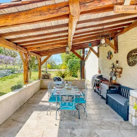 Spacieux En Dordogne Avec Piscine Partagée Et Jardin 140 M² Villa *